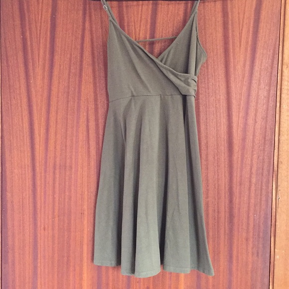 Olive cris-cross dress - Picture 3 of 7